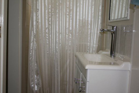Roma Motel - Sunshine Coast Tourism 3