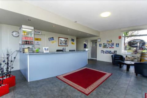 Red Carpet Motel - Sunshine Coast Tourism 6