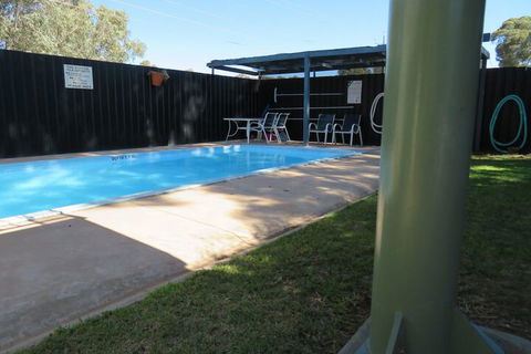Bishops Lodge Narrandera - Sunshine Coast Tourism 5