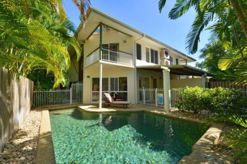 Four Mile Beach Retreat - Sunshine Coast Tourism 6