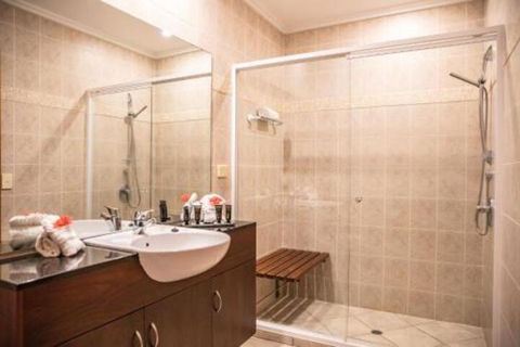 Four Mile Beach Retreat - Sunshine Coast Tourism 4