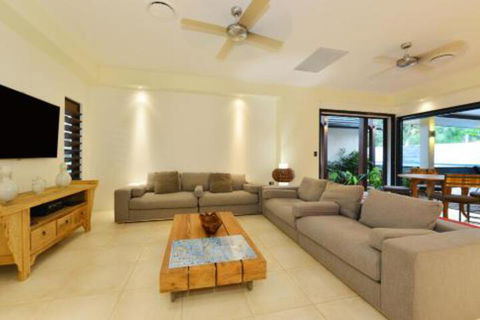 Mana Moana Beachfront Estate Port Douglas - Sunshine Coast Tourism 3