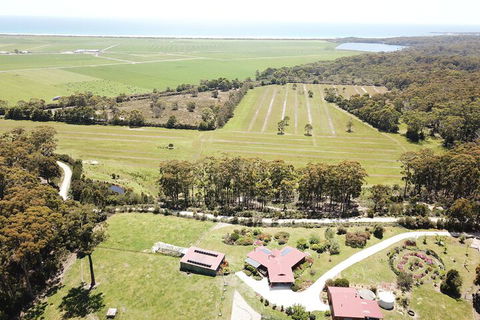 Eagles Roost Farmstay B & B - Holiday Sunshine Coast 1