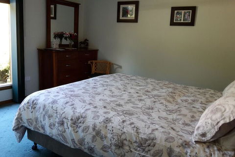 Eagles Roost Farmstay B & B - Holiday Sunshine Coast 2