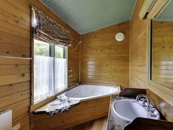Kerrellie Cottages - Sunshine Coast Tourism 5