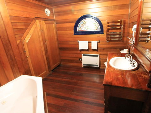 Kerrellie Cottages - Sunshine Coast Tourism 4