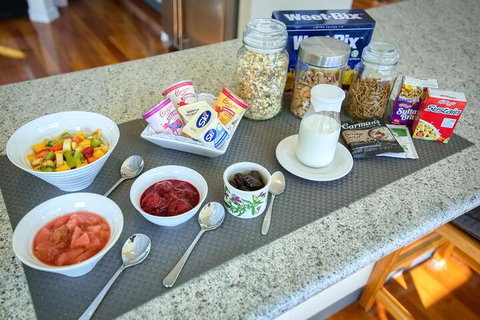 Glenelg On King Bed & Breakfast - Holiday Sunshine Coast 4