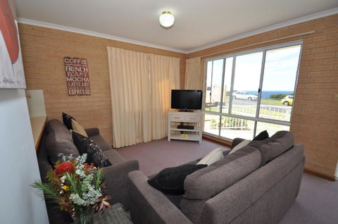 Unit 1 Countess Court - Sunshine Coast Tourism 3