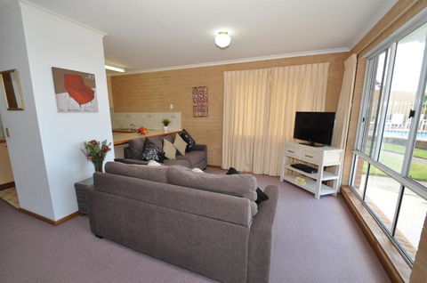 Unit 1 Countess Court - Sunshine Coast Tourism 6