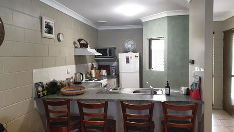 A City Retreat 2BR Apartment Reid Park Townsville - Holiday Sunshine Coast 6