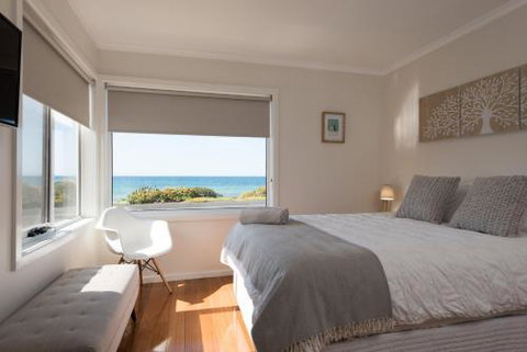 Penguin Beach House - Holiday Sunshine Coast 5