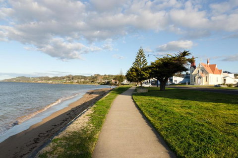 Penguin Beach House - Holiday Sunshine Coast 1