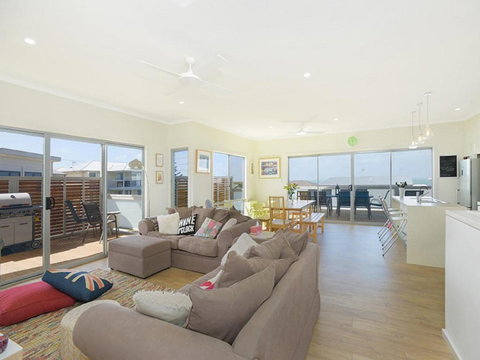 Boomer Beach Retreat Pet Friendly WiFi - Holiday Sunshine Coast 6