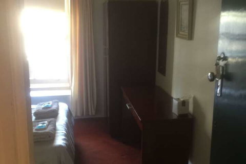 Ross Hotel - Holiday Sunshine Coast 1