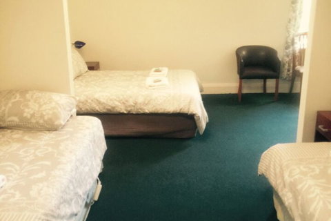 Ross Hotel - Holiday Sunshine Coast 2