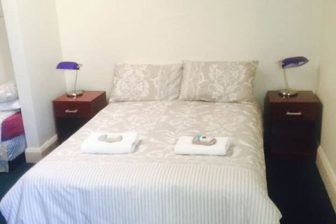 Ross Hotel - Holiday Sunshine Coast 5