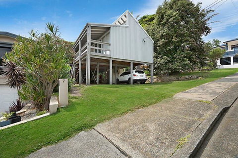 Rocky Views 1 - Holiday Sunshine Coast 1