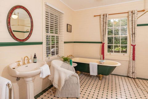 ARCADIA - The Barn Cottage & Rosehill Cottage - Holiday Sunshine Coast 6