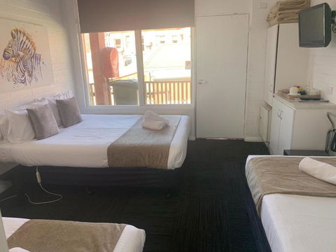 Alpine Hotel Bright - Holiday Sunshine Coast 4