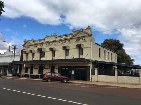 Royal Exchange - Holiday Sunshine Coast 0