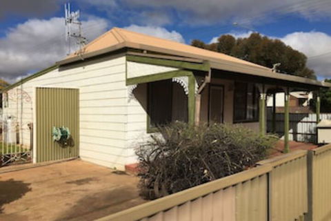 Away Cottages Broken Hill - Holiday Sunshine Coast 0