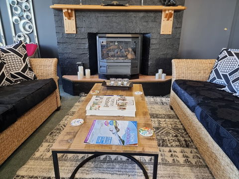 Tumbarumba Motel & Elms Restaurant - Holiday Sunshine Coast 2