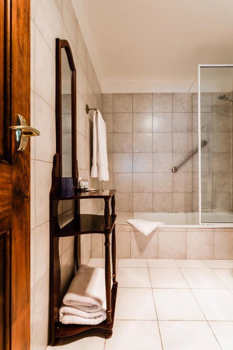 Battery Point Manor - Sunshine Coast Tourism 3