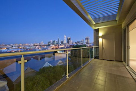 Zappeion Apartments - Holiday Sunshine Coast 0