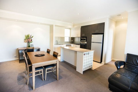Zappeion Apartments - Holiday Sunshine Coast 6