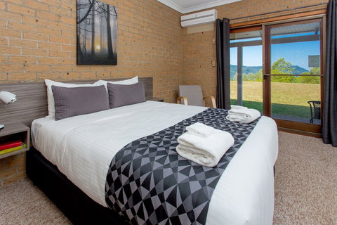 Lookout Mountain Retreat - Holiday Sunshine Coast 6