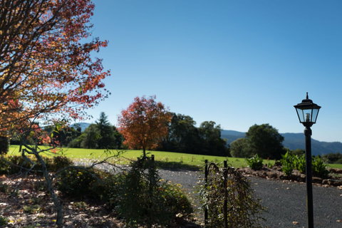 Lookout Mountain Retreat - Holiday Sunshine Coast 0