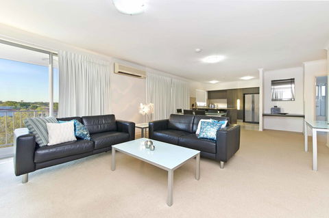 On The Bay Apartments - Sunshine Coast Tourism 1