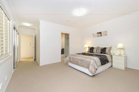 On The Bay Apartments - Sunshine Coast Tourism 4