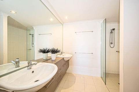 On The Bay Apartments - Sunshine Coast Tourism 2