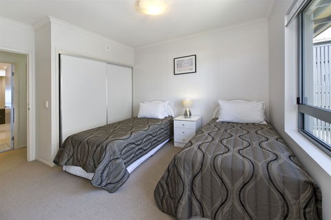 On The Bay Apartments - Sunshine Coast Tourism 6