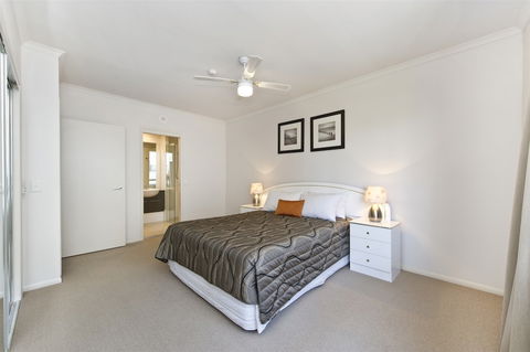 On The Bay Apartments - Sunshine Coast Tourism 5