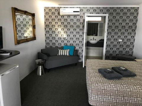 Central Motel Gin Gin - Holiday Sunshine Coast 1