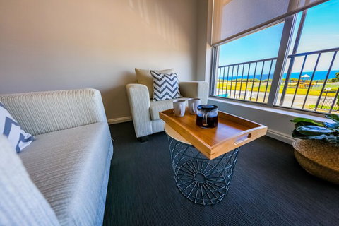 COAST Motel And Apartments - Holiday Sunshine Coast 4