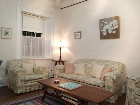 Surgeons Cottage - Sunshine Coast Tourism 4