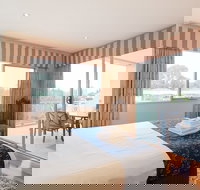 Spinnakers by Rockingham Apartments - Holiday Sunshine Coast