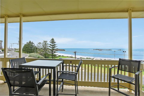 The Dolphins Beachfront Apartments - Holiday Sunshine Coast 3