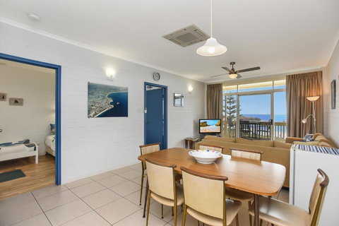 The Dolphins Beachfront Apartments - Holiday Sunshine Coast 4