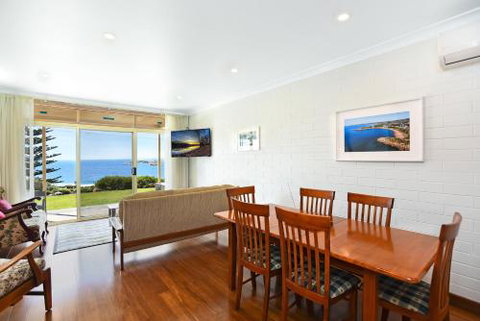 The Dolphins Beachfront Apartments - Holiday Sunshine Coast 5