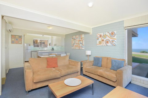 South Seas Beachfront Apartments - Holiday Sunshine Coast 2