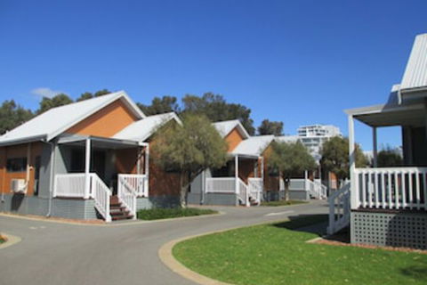 Mandurah Ocean Marina Chalets - Holiday Sunshine Coast 0