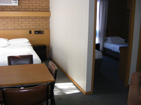 Eaglehawk Motel - Sunshine Coast Tourism 3