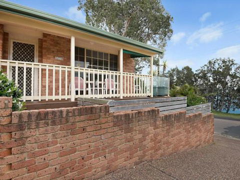 Toukley Lake House - Sunshine Coast Tourism 5