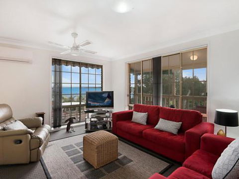 Toukley Lake House - Sunshine Coast Tourism 1