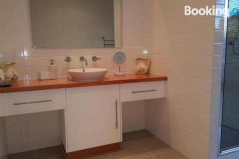 Mistover Valley Yallingup - Sunshine Coast Tourism 1