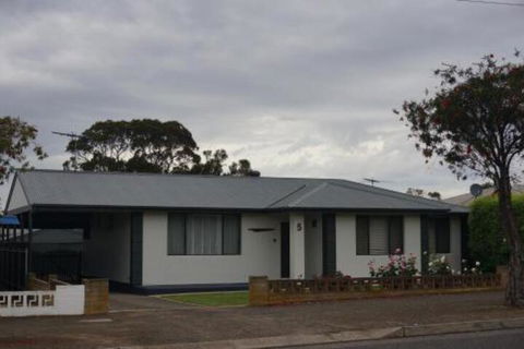 Kohinoor Getaway - Holiday Sunshine Coast 0